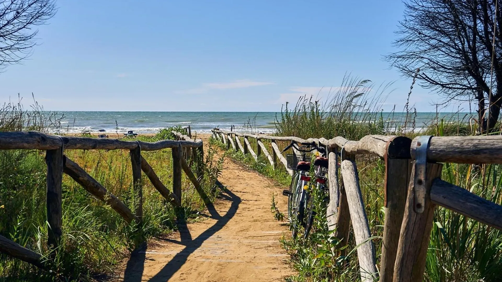 Beachfront Cozy Flat 1-Bedroom With Balcony Bibione Apartment