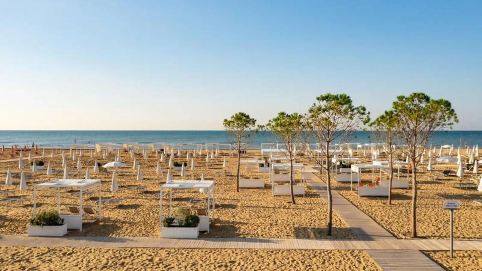 Beachfront Cozy Flat 1-Bedroom With Balcony Bibione