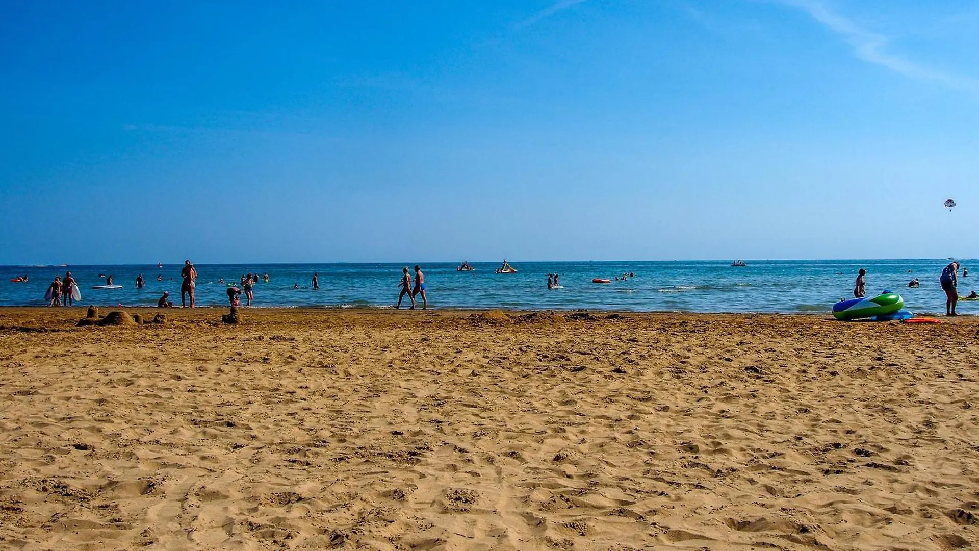 Beachfront Cozy Flat 1-Bedroom With Balcony Bibione Italy